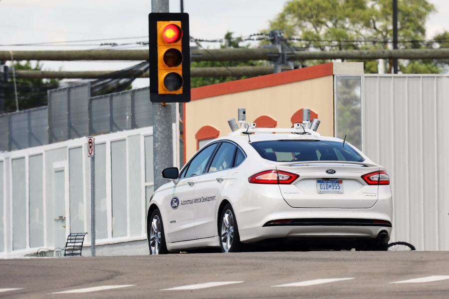  Ford Fusion Hybrid Autonomous Vehicle 2017 года  (фото 3 из 8)